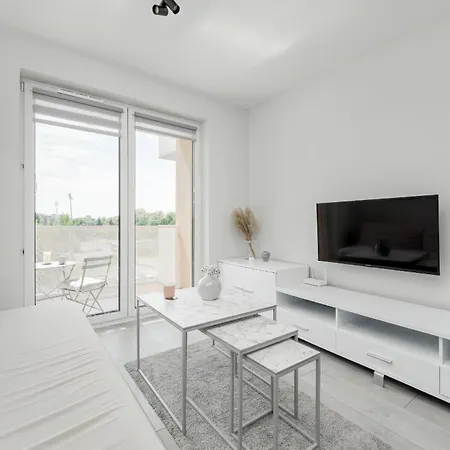 Miedziana Bright With Balcony And Parking By Renters Appartement