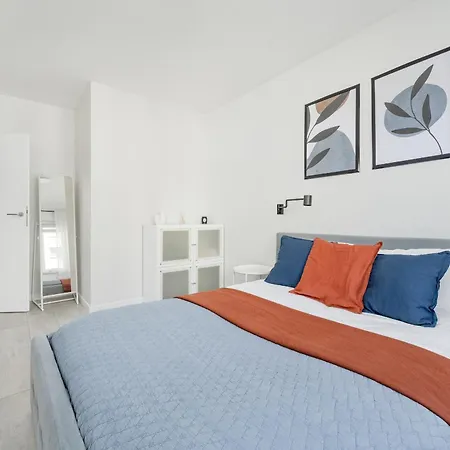 Miedziana Bright With Balcony And Parking By Renters * Wrocław