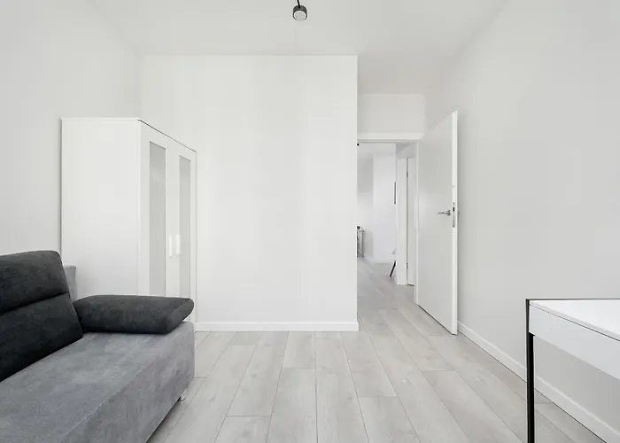 Lägenhet Miedziana Bright With Balcony And Parking By Renters