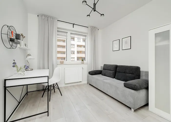 Lägenhet Miedziana Bright With Balcony And Parking By Renters