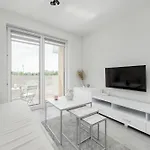 Miedziana Bright With Balcony And Parking By Renters 아파트