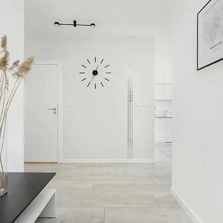 아파트 Miedziana Bright With Balcony And Parking By Renters
