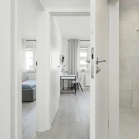 Miedziana Bright With Balcony And Parking By Renters * 브로츠와프