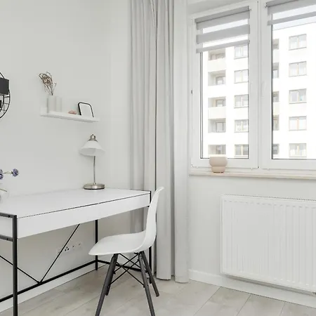 Miedziana Bright With Balcony And Parking By Renters 아파트