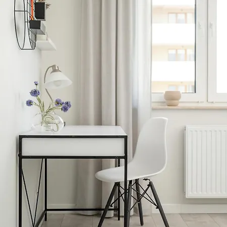 아파트 Miedziana Bright With Balcony And Parking By Renters 브로츠와프