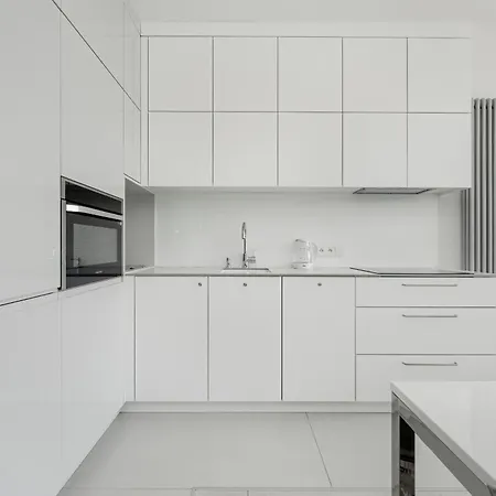 아파트 Miedziana Bright With Balcony And Parking By Renters 브로츠와프