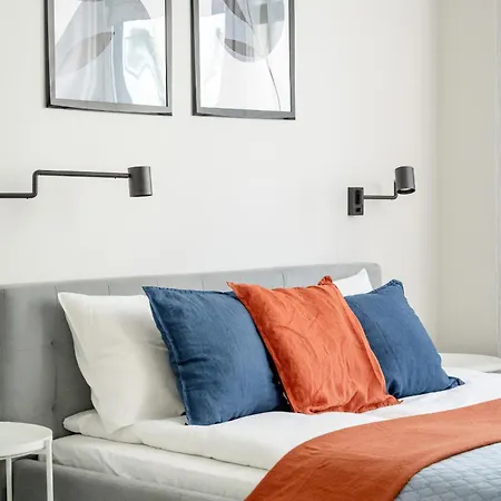 Miedziana Bright With Balcony And Parking By Renters 브로츠와프