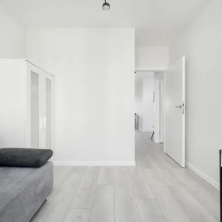 아파트 Miedziana Bright With Balcony And Parking By Renters