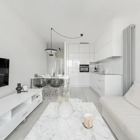 Miedziana Bright With Balcony And Parking By Renters 아파트 *