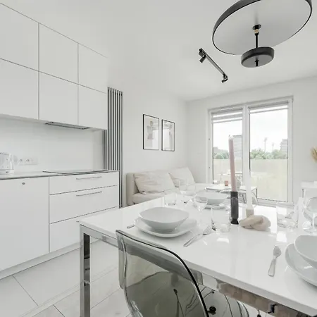 아파트 Miedziana Bright With Balcony And Parking By Renters *
