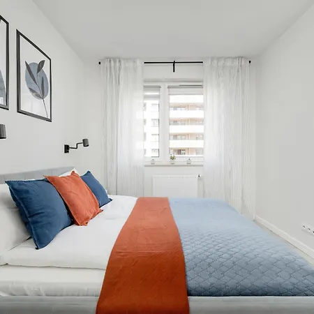 Miedziana Bright With Balcony And Parking By Renters * Wrocław