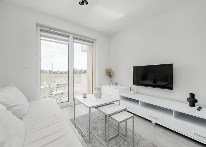 Miedziana Bright With Balcony And Parking By Renters Apartament