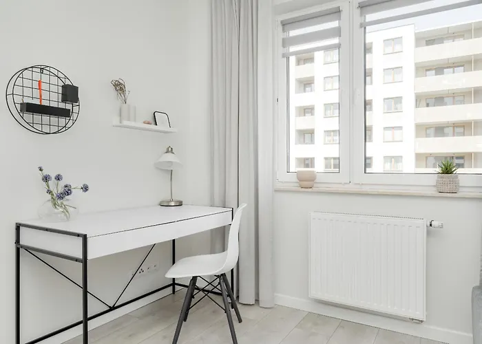 Miedziana Bright With Balcony And Parking By Renters Apartament